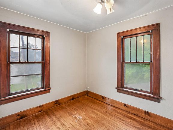 3rd image of 20 S Lucas St