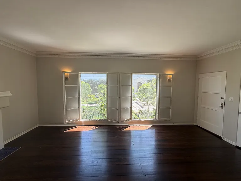 1047 S Orange Grove Ave #1 — Photo 6