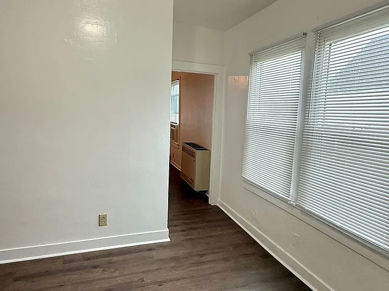 247 S Shasta St — Photo 10