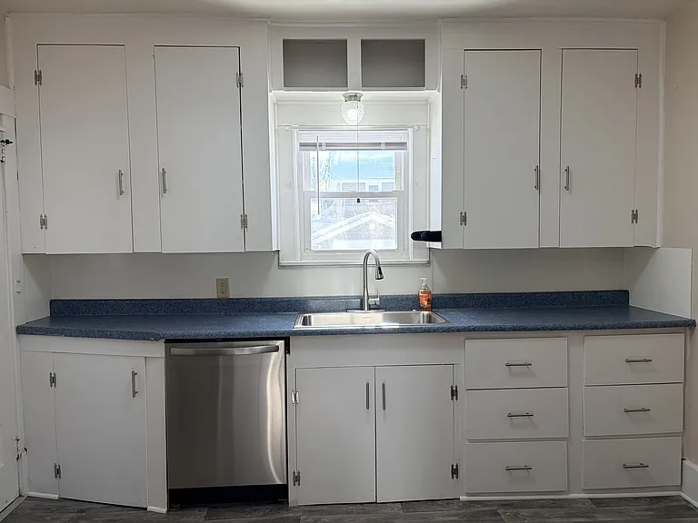 1412 Miami Ct NE — Photo 3