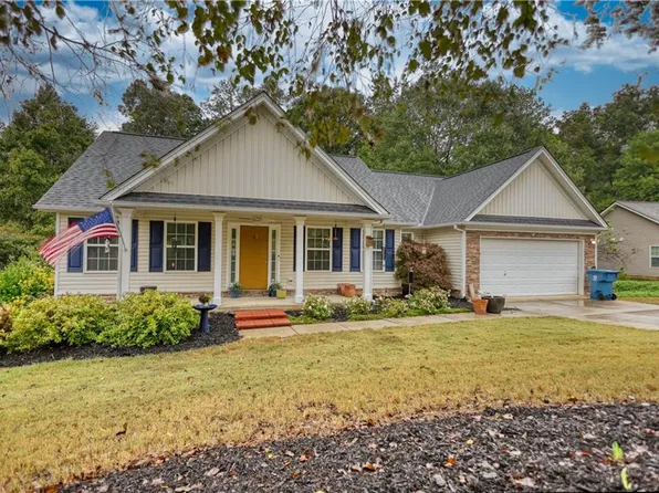 1127 Bradford Park Dr, Auburn, GA 30011