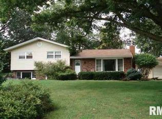 20209 N Isaacson Dr, Chillicothe, IL 61523