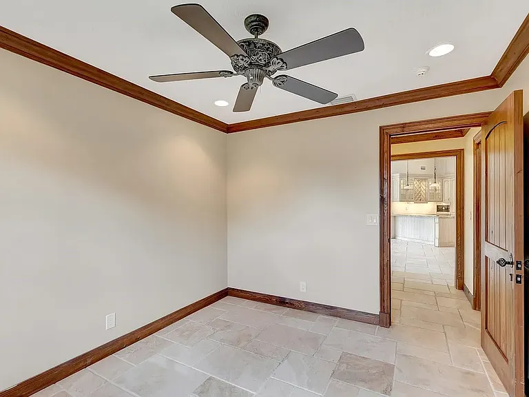 7415 Woodland Creek Ln — Photo 28