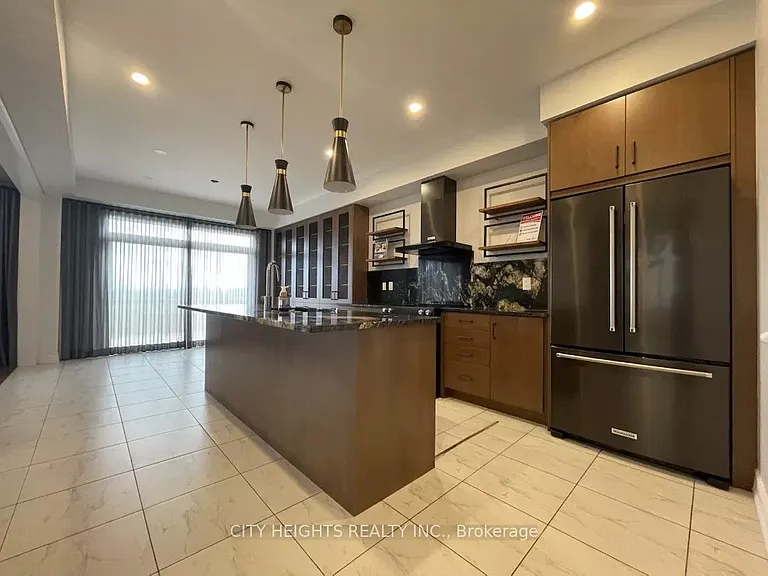 160 McWatters St — Photo 7