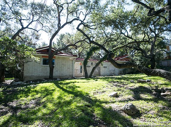 4th image of 303 Yosemite Dr