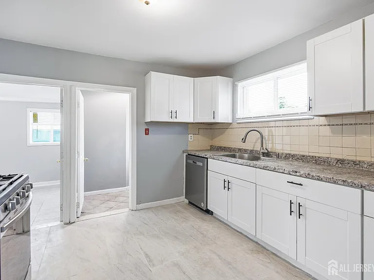 115 N Main St — Photo 9