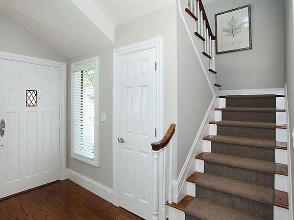 2nd image of 7 Chateau Dr