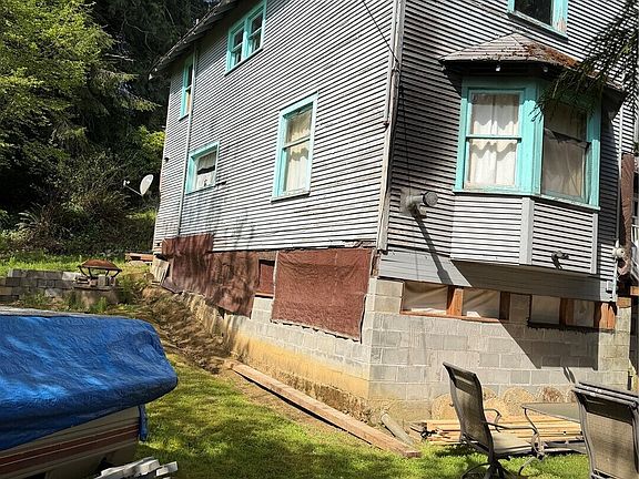 3rd image of 2833 Wishkah Road