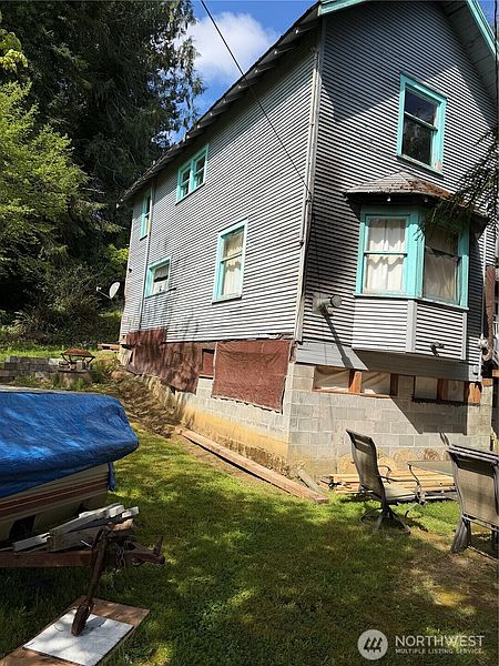 4th image of 2833 Wishkah Road