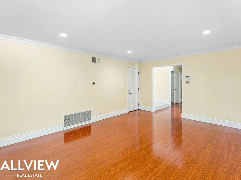 24911 Luton St — Photo 9