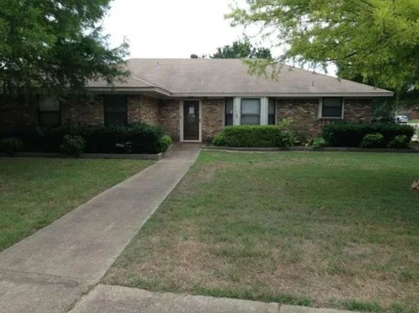 333 Meadowhill Dr, Benbrook, TX 76126