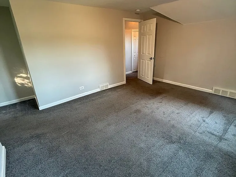 15611 Glander Ave — Photo 9