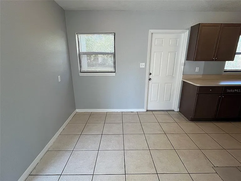 109 Beach Dr — Photo 2