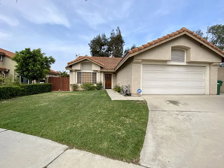 371 Dylan Cir — Photo 1