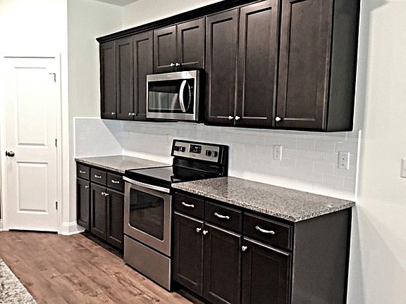 4th image of 323 Cortez Dr