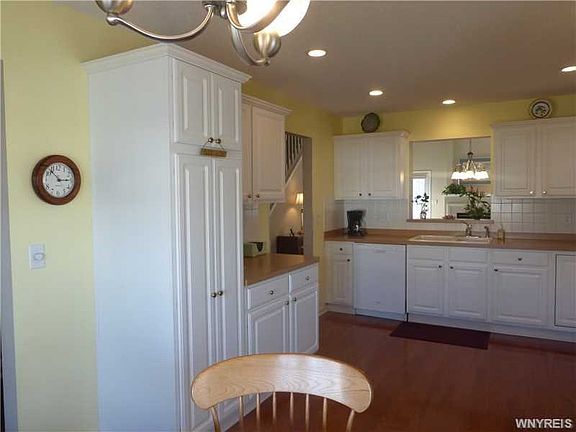 4th image of 5 Mayfield Dr