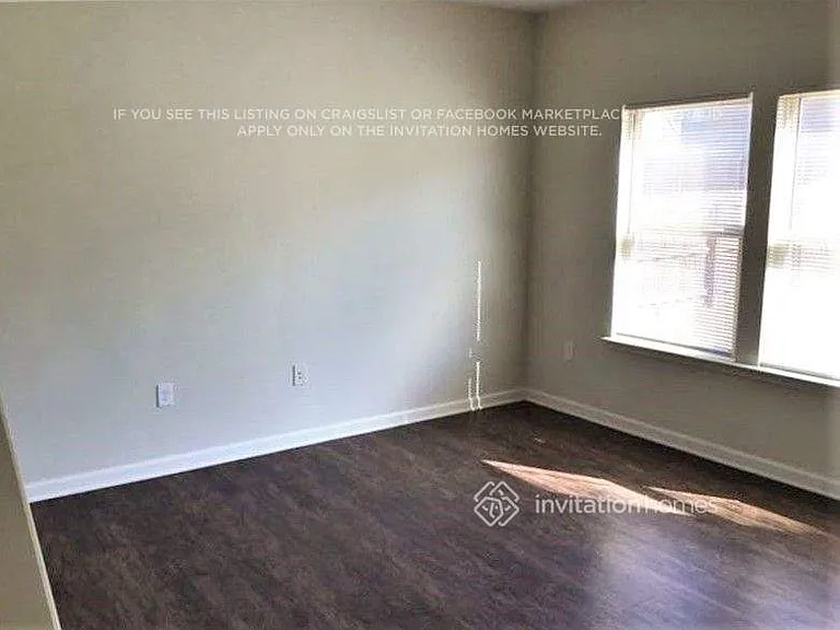 490 Forrest Hills Dr — Photo 2