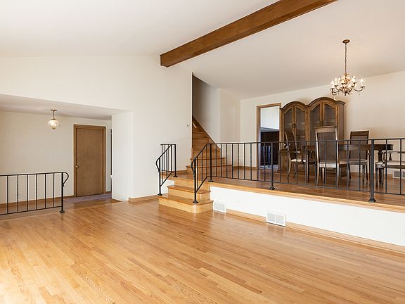 4th image of 10312 Lacrosse Ave