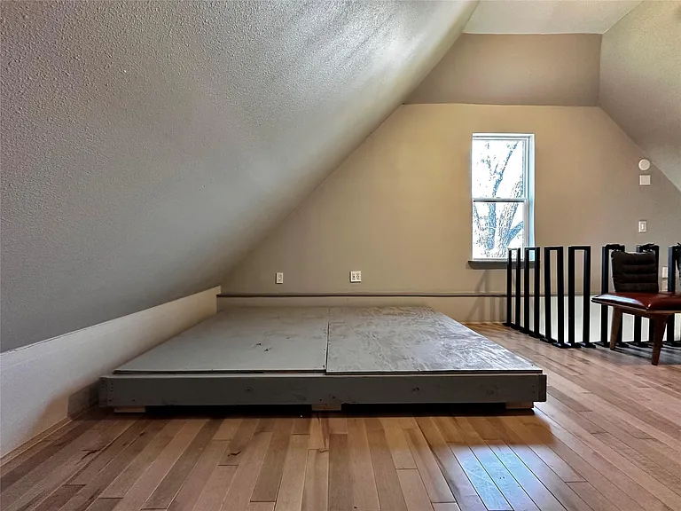 914 E 39th St #2 — Photo 22