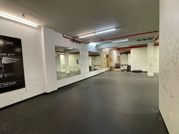 250 East 49th Street CU4 image 3 of 7