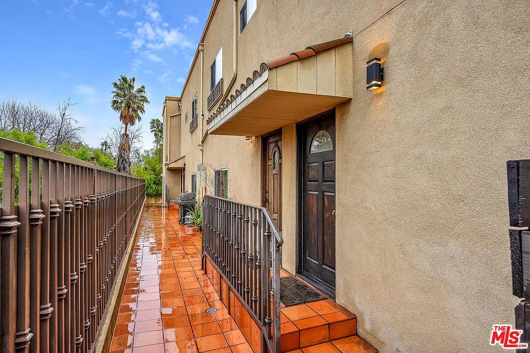 Building Photo - 7338 Balboa Blvd #6