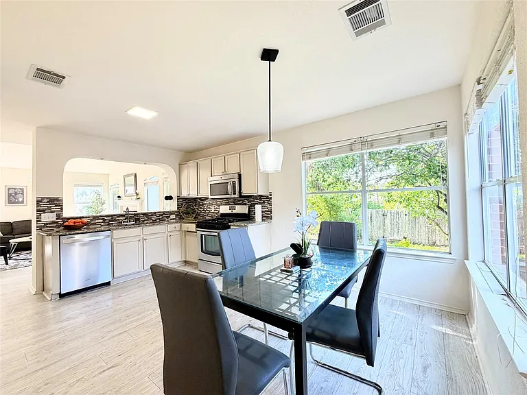 9802 Copper Creek Dr — Photo 16