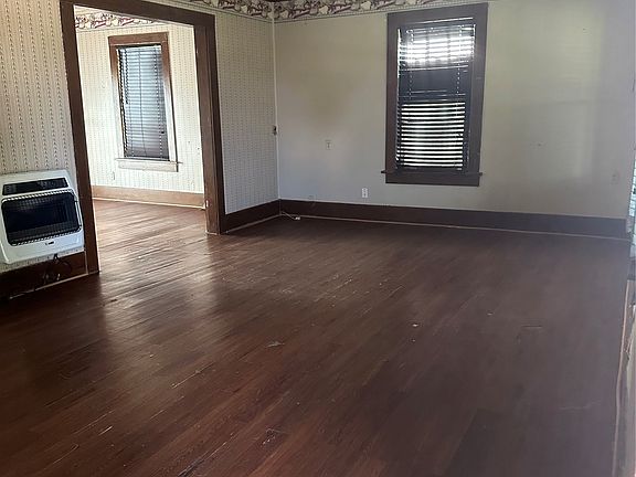 3rd image of 512 W Franklin St