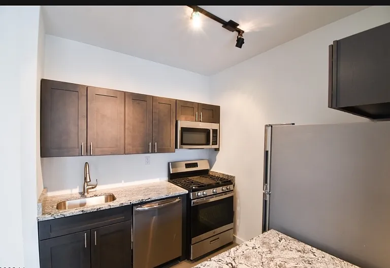 100 Evergreen Pl #2E — Photo 5