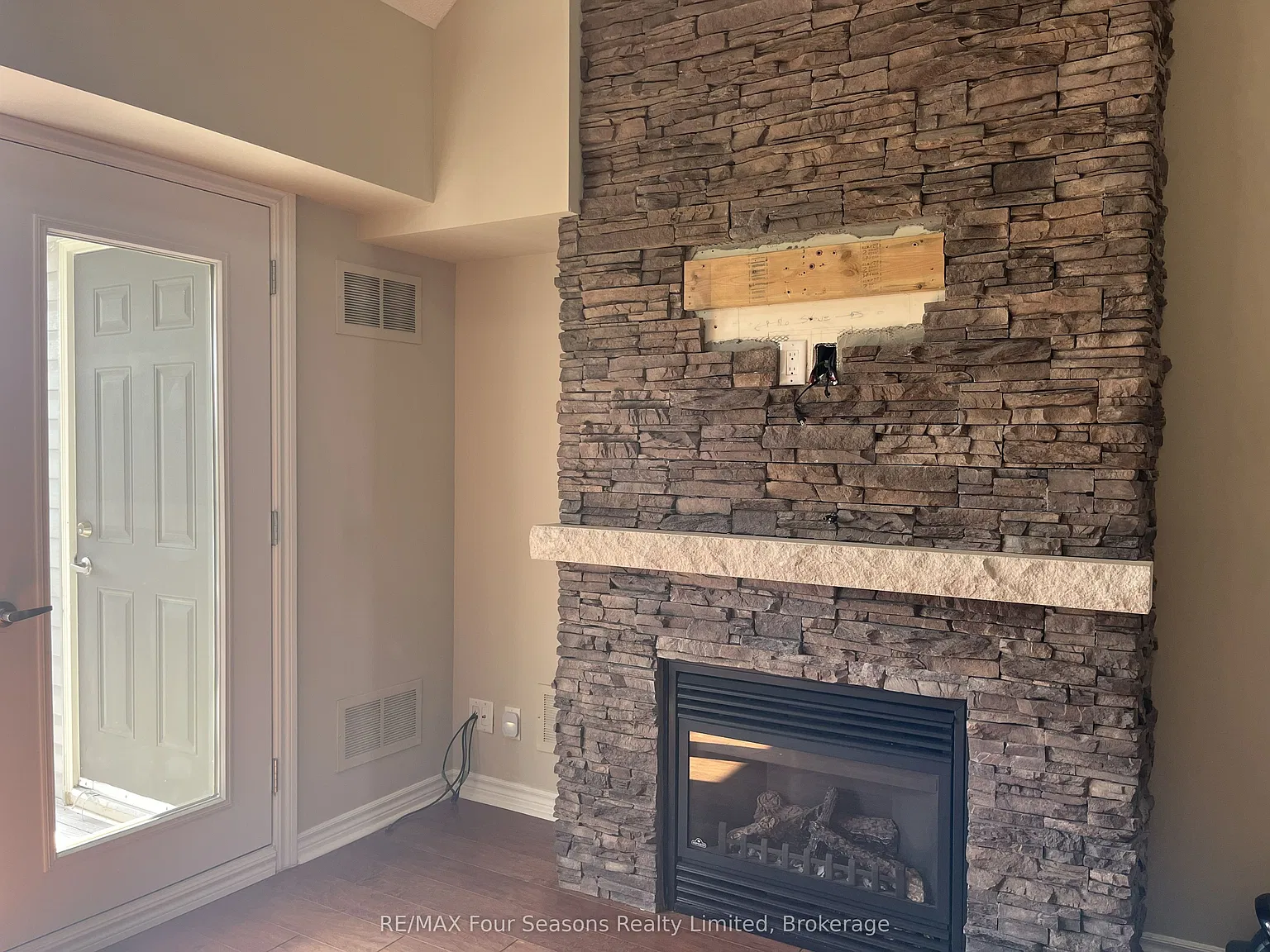 3 bed, $2,400 — Photo 4