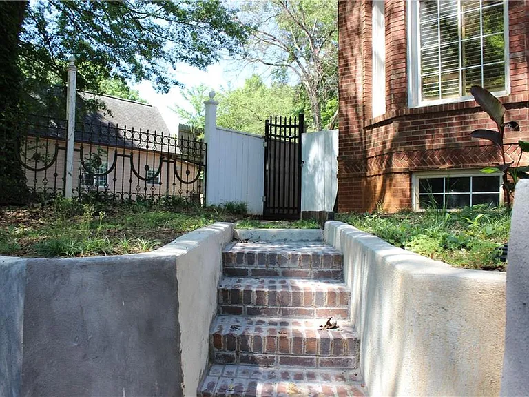 1124 Center St NW — Photo 20