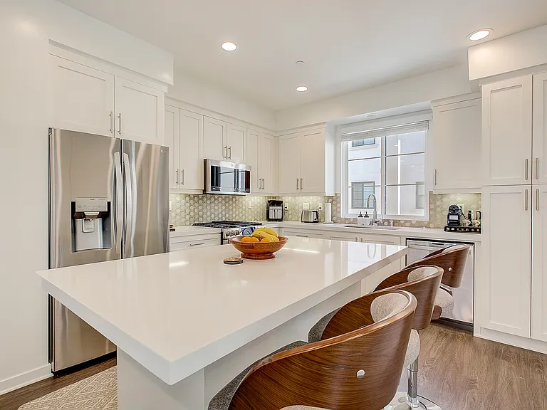 749 Talbot Ln — Photo 4