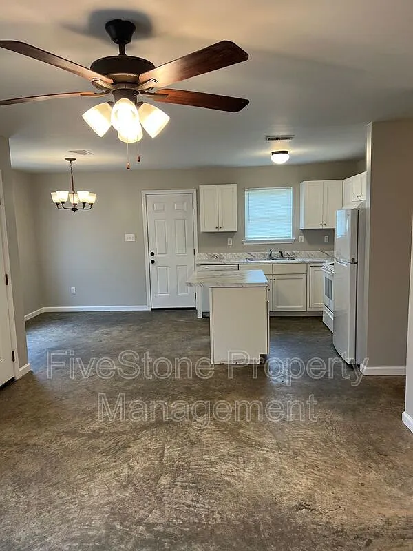 4 bed, 2.0 bath, 1255 sqft, $1,235 — Photo 2