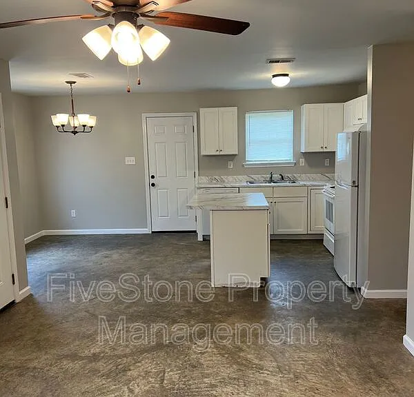 3805 Lake Park Cv — Photo 2