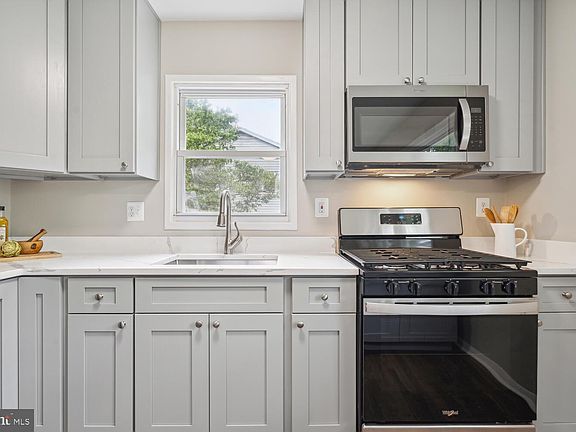 5th image of 5711 Habersham Way
