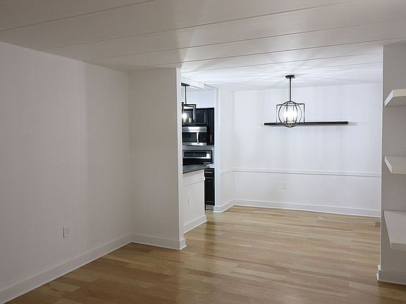 5th image of 1647 Kenwood Ave