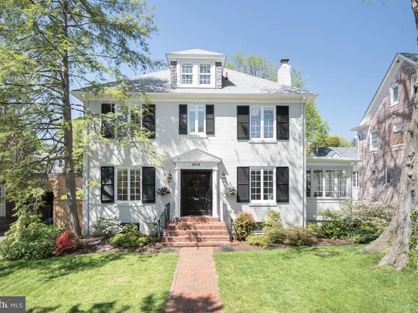 3919 Oliver St, Chevy Chase, MD 20815