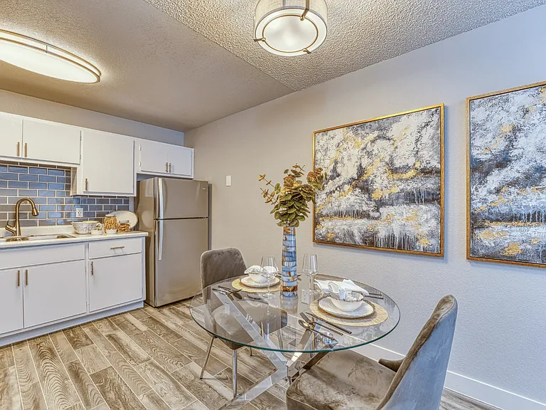 Las Brisas Apartment Homes — Photo 6