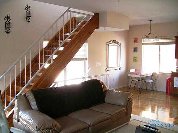 5th image of 145 S Saint Clair #27