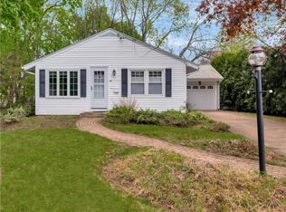 27 Ida Ln, Woonsocket, RI 02895