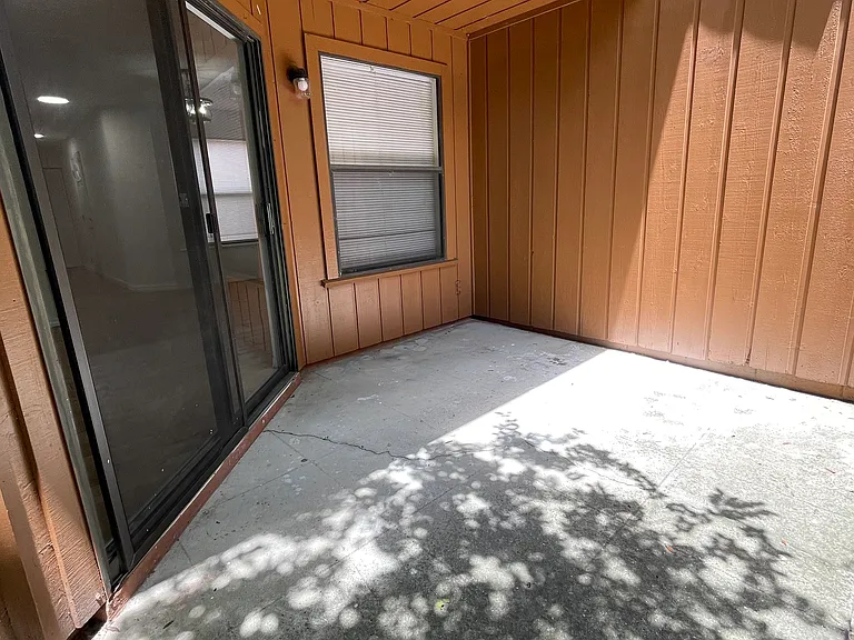 2701 NE 10th St #307 — Photo 18