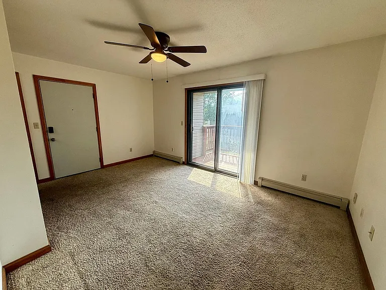 1216 N Point Dr — Photo 7