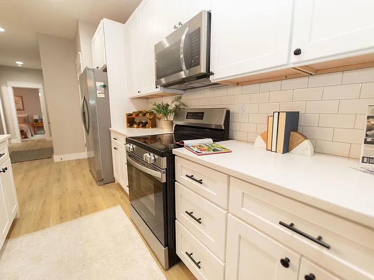 317 E 10th St #1 — Photo 7