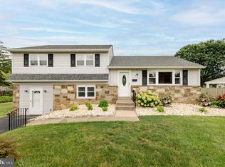 998 Howard Rd, Warminster, PA 18974