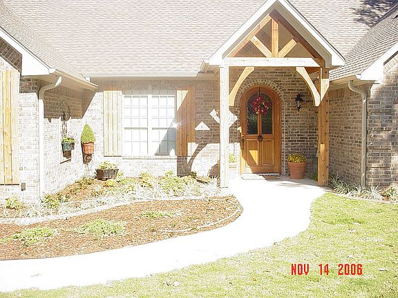 2nd image of 22812 Lakeview Cir