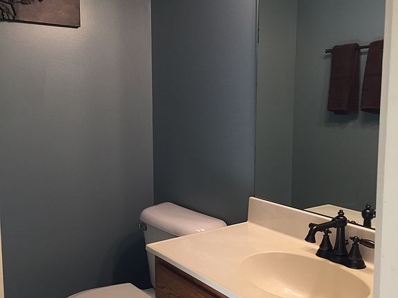 1/2 bath w/ updated fixtures