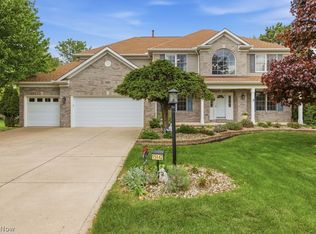 15142 Old Oak Dr, Strongsville, OH 44149