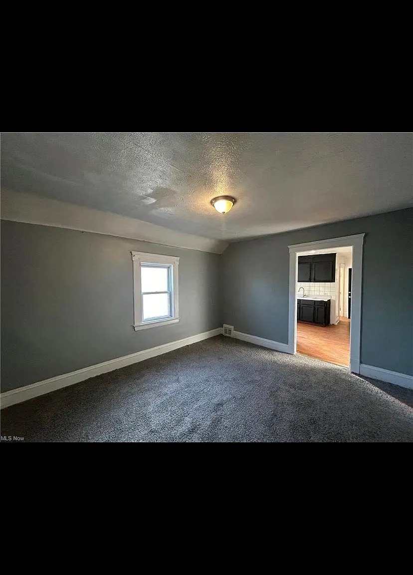 2 bed, $900 — Photo 3