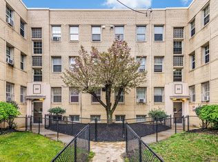 219 Oakwood St SE #101, Washington, DC 20032