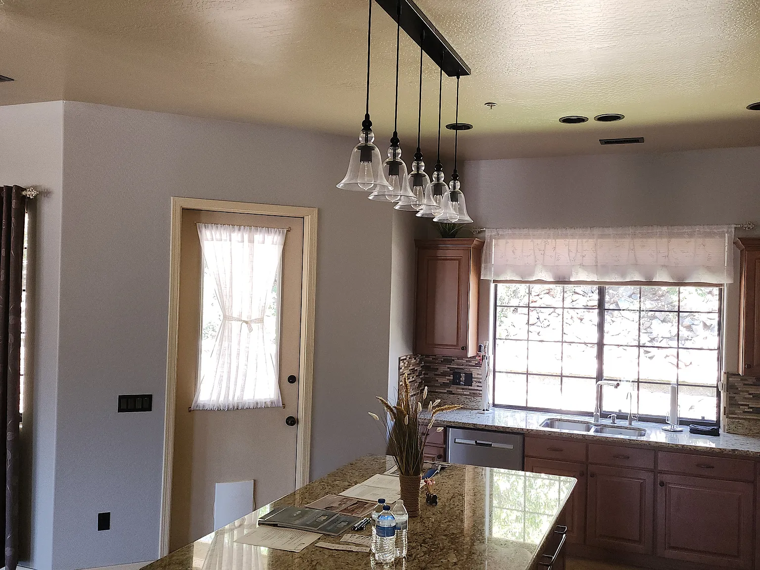 3 bed, 2150 sqft, $2,750 — Photo 4