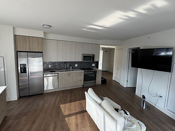 3rd image of 344 N Canal St #2403